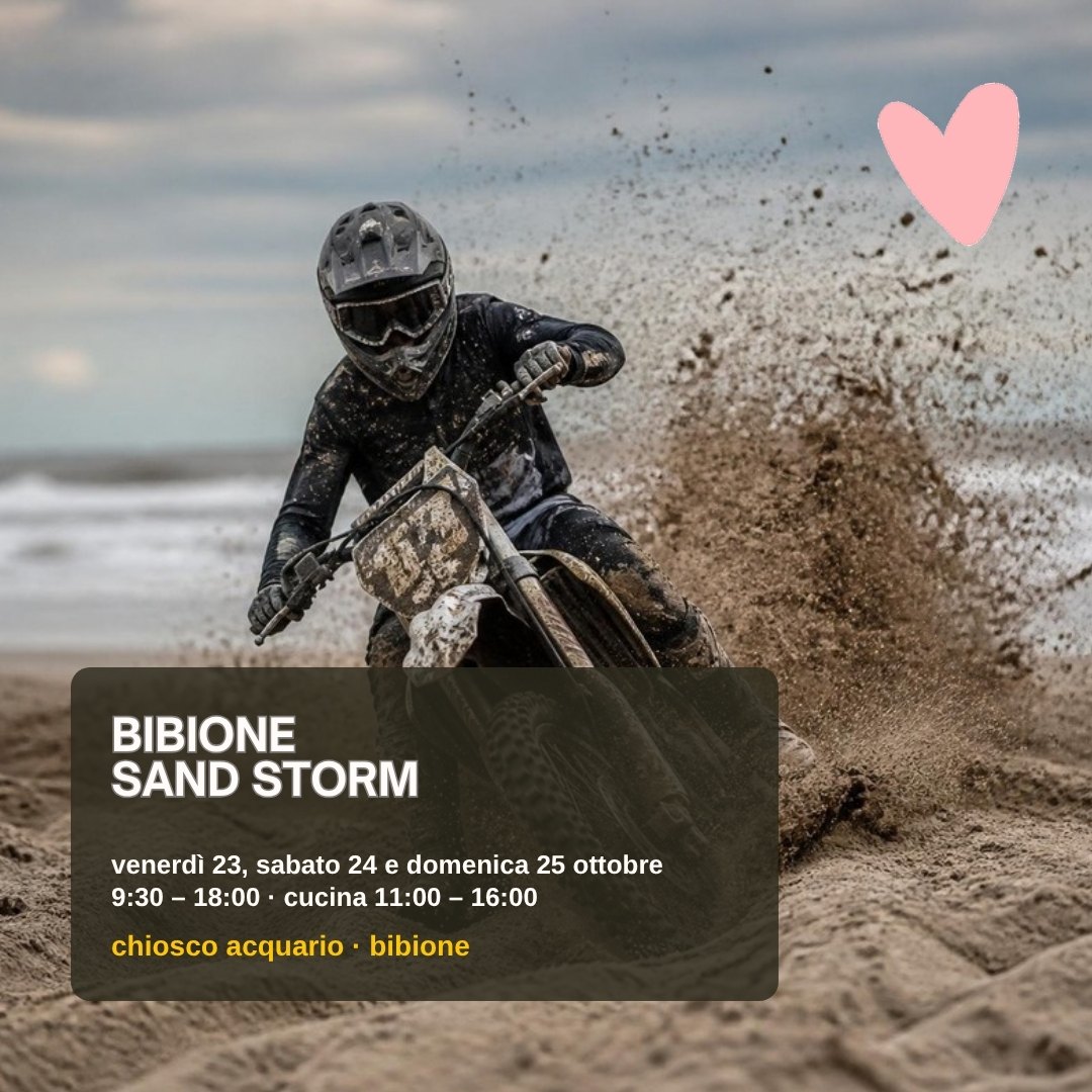 Moto da cross in gara sulla sabbia durante la Bibione Sand Storm, sulla spiaggia di Bibione a dieci minuti dal Chiosco Acquario